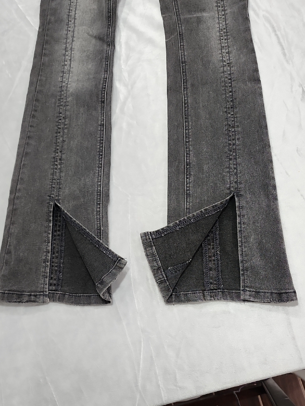 Dollhouse Nikki Jeans Low Rise Slim Boot Cut. Size 1/2. Waist 25". Length 32". - Picture 2 of 16